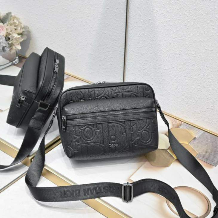 Picture of Dior Mens Bags _SKUfw239335831fw